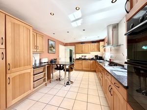 Kitchen- click for photo gallery